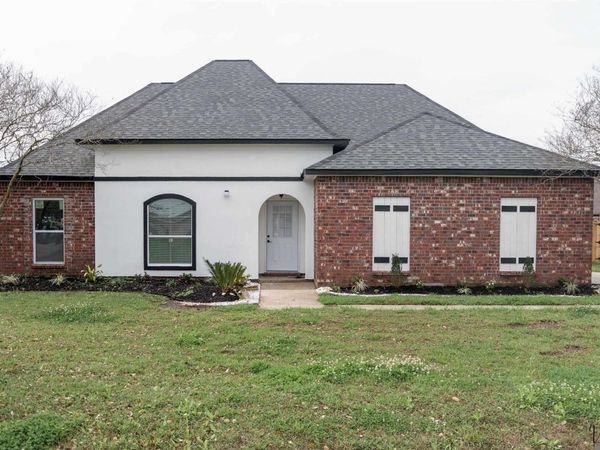 6291 Pelican Crossing Dr, Gonzales, LA 70737