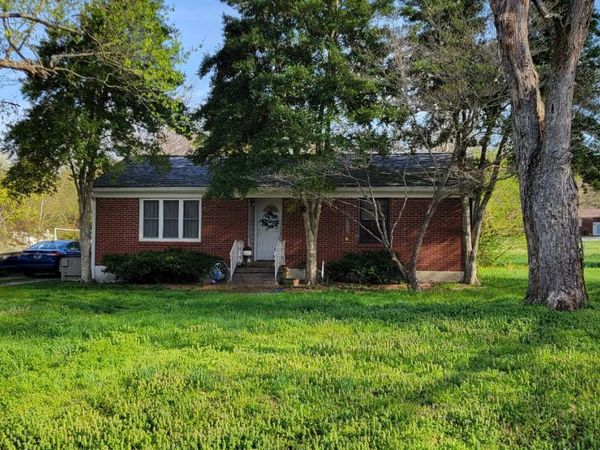 110 Old Pond Ln, Dickson, TN 37055