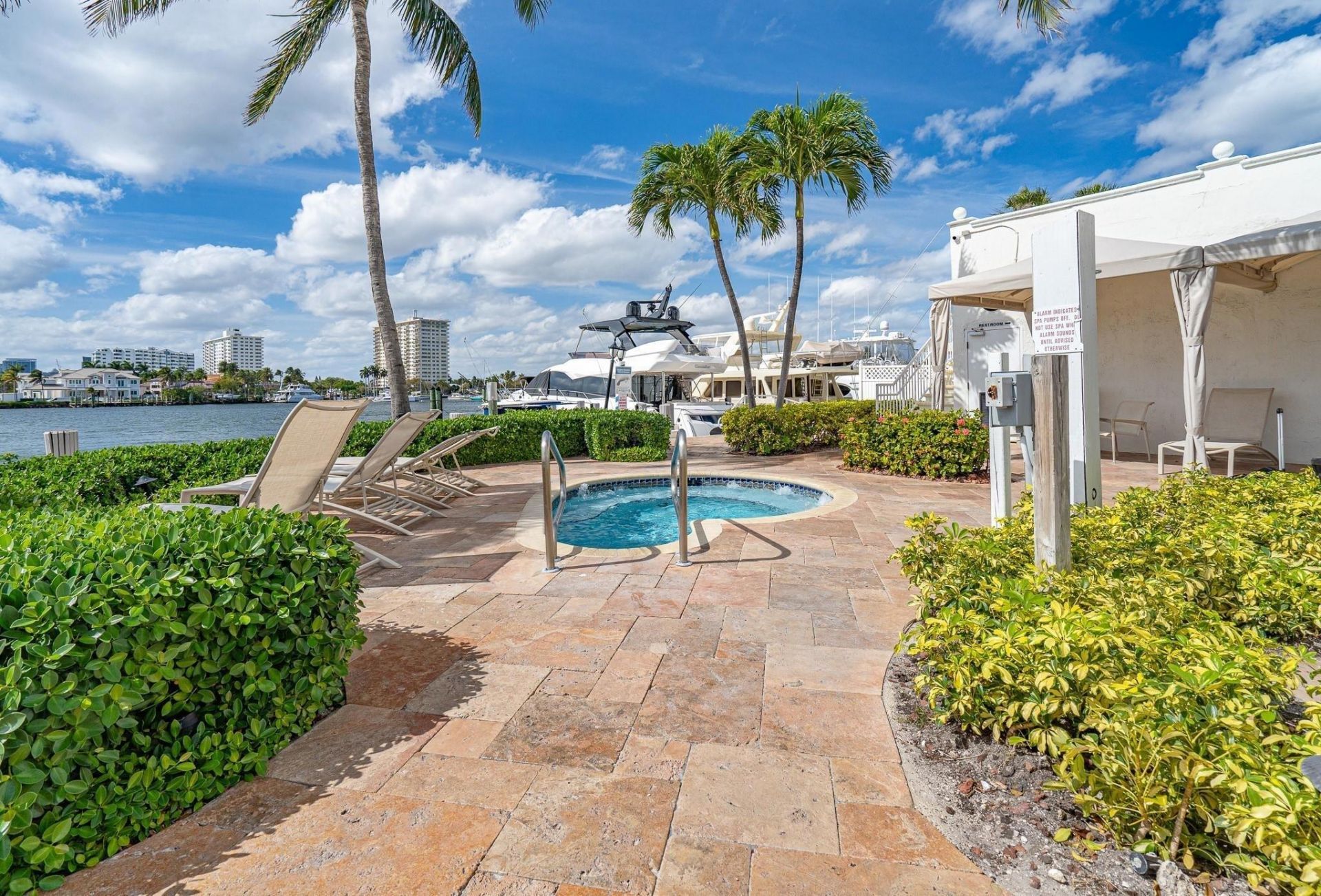 1 Las Olas Circle, Unit 1009, Fort Lauderdale, FL 33316 Photo