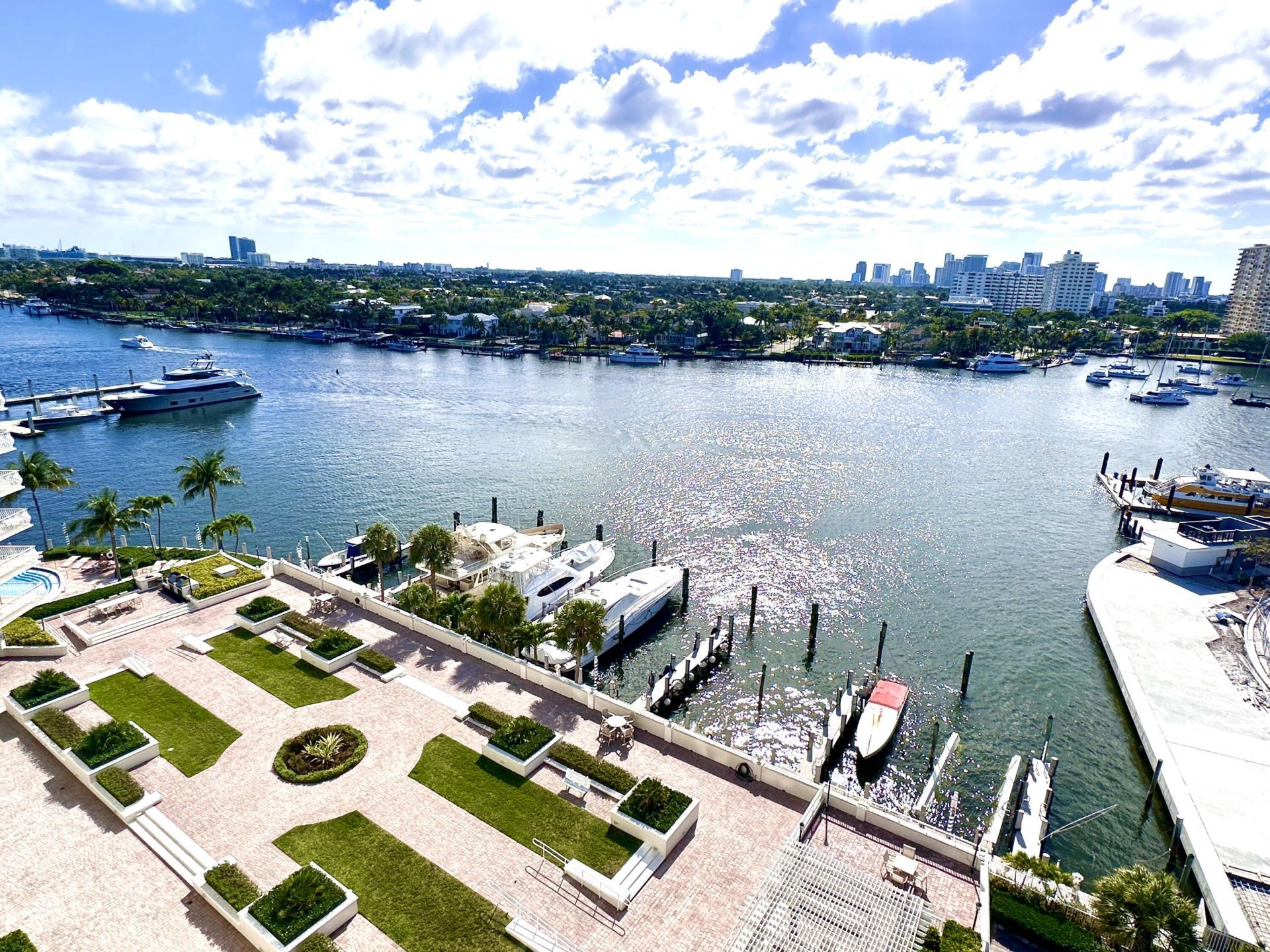 1 Las Olas Circle, Unit 1009, Fort Lauderdale, FL 33316 Photo