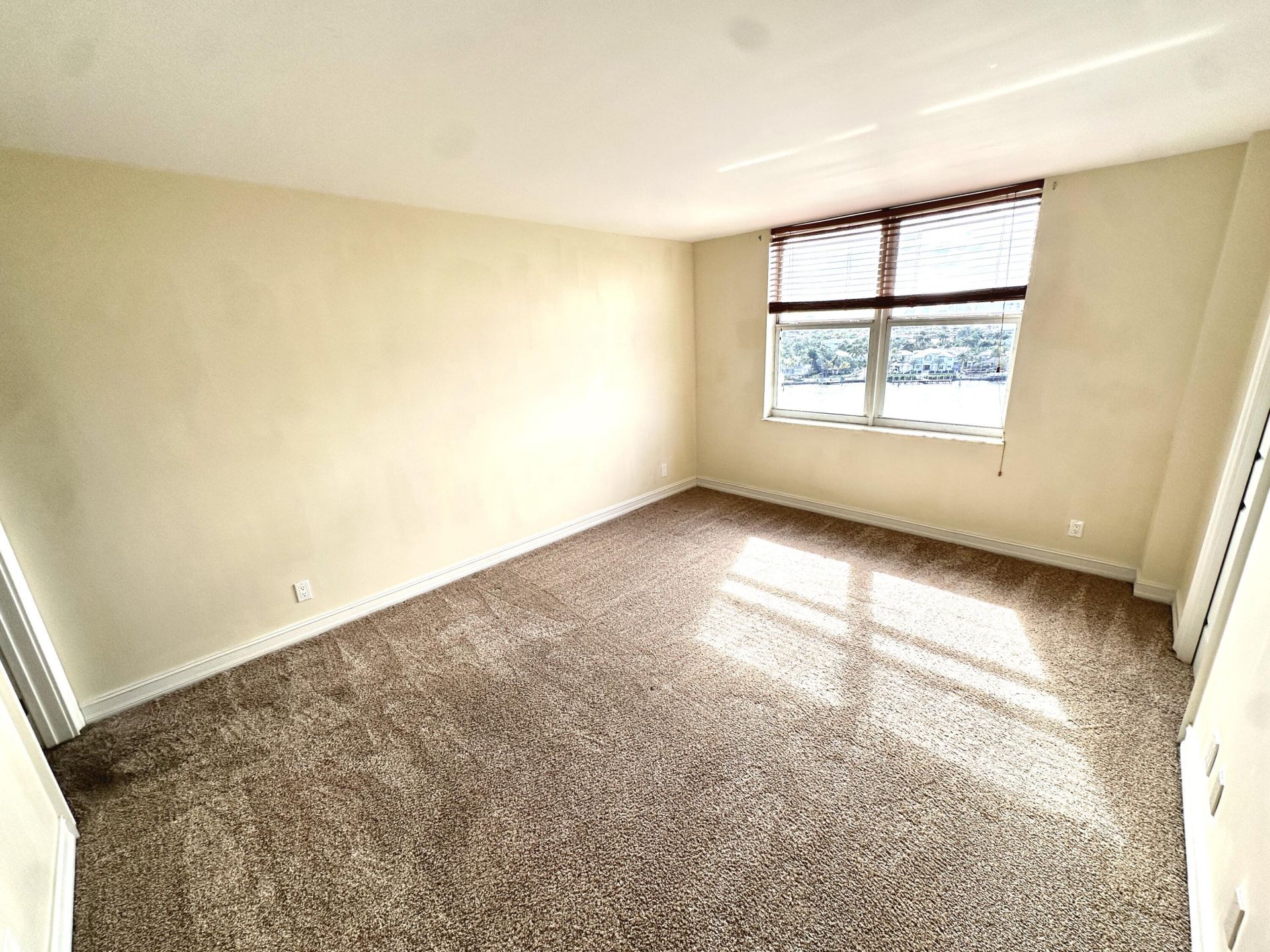 1 Las Olas Circle, Unit 1009, Fort Lauderdale, FL 33316 Photo