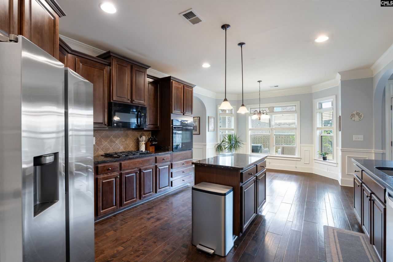 646 Village Market Drive  Photo 12