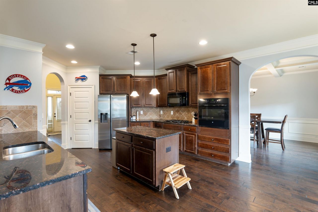 646 Village Market Drive  Photo 13