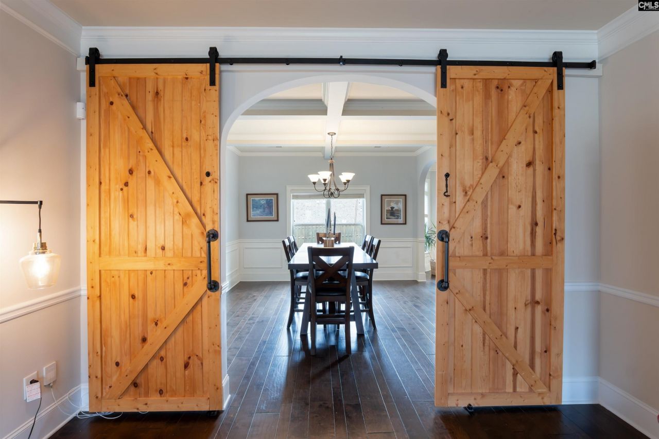 646 Village Market Drive  Photo 4