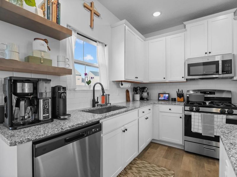 401 RIVER RUN DR, Elyria, OH 44035 Photo 3