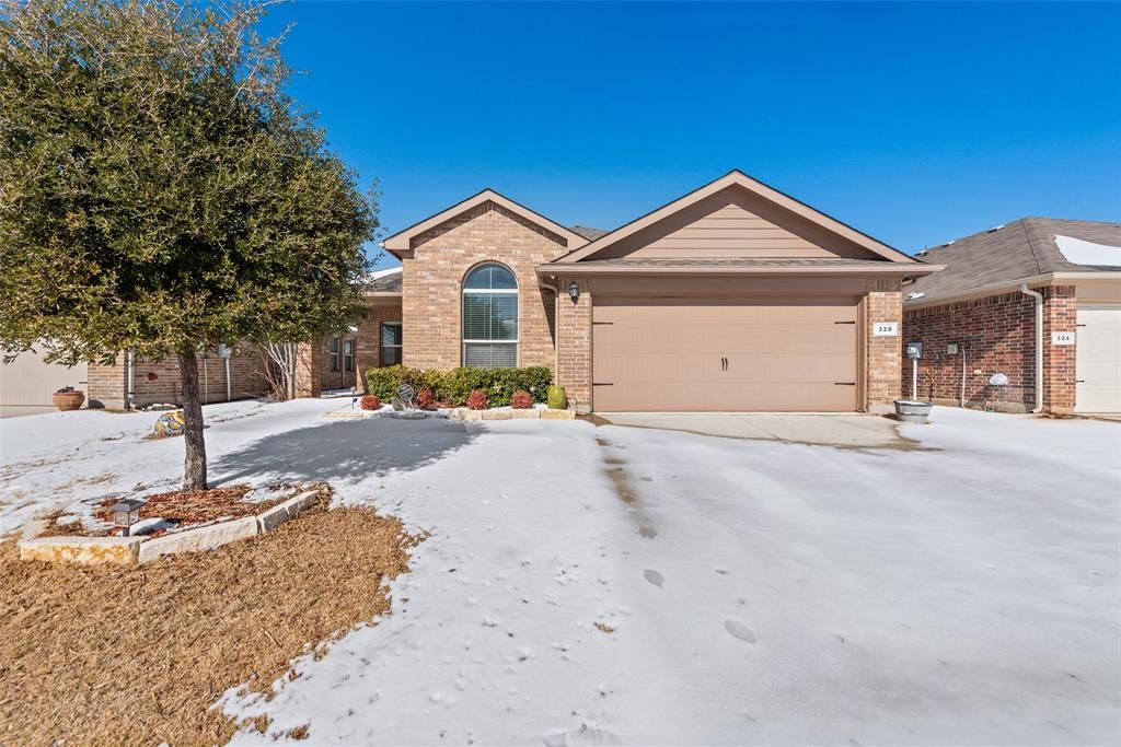 328 Foxhunter Street, Fort Worth, TX 76131 Main Photo