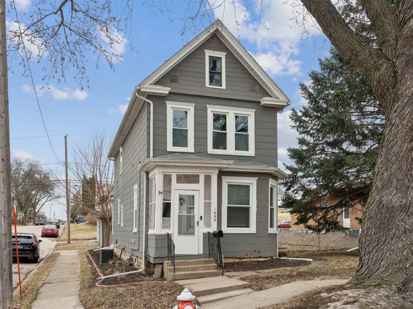 1698 N Algona Street, Dubuque, IA 52001