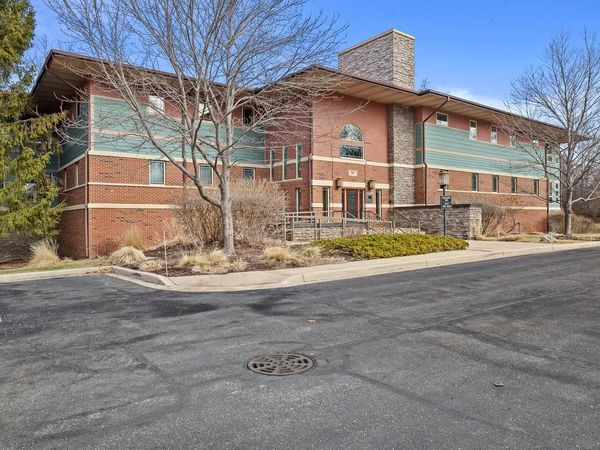 415 S Wells STREET, Unit 303, Lake Geneva, WI 53147