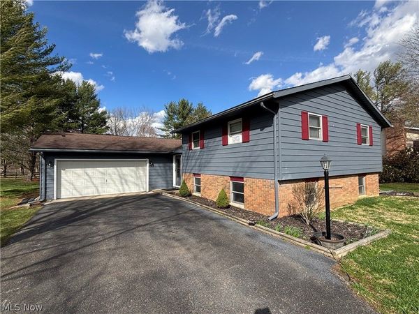 305 Mel Kay Way , Zanesville, OH 43701