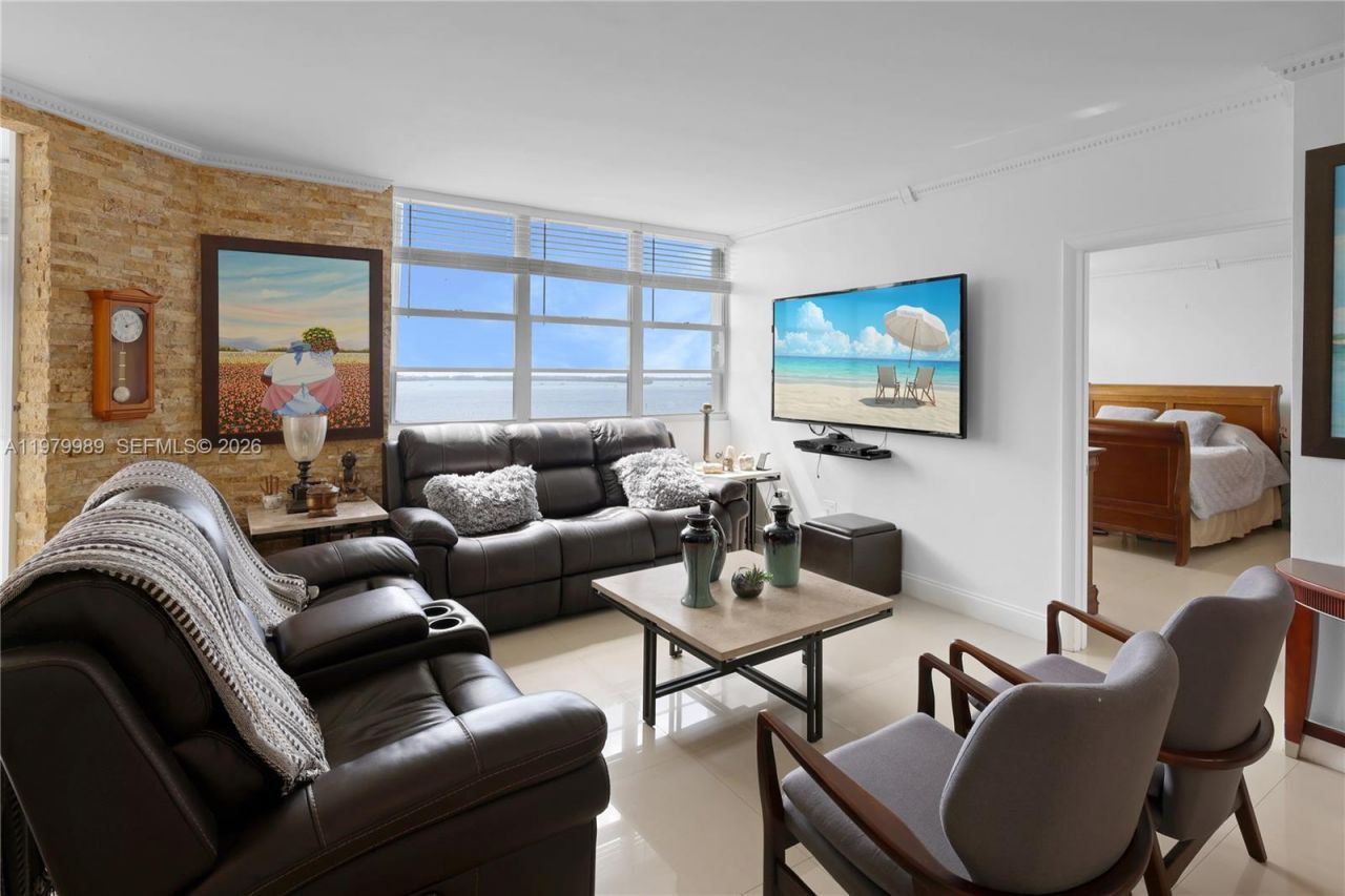 801 Brickell Bay Dr, Unit 1070, Miami, FL 33131 Photo