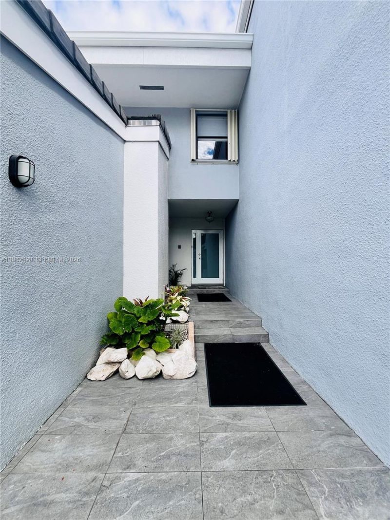 253 Poinciana Dr , Unit 603, Sunny Isles Beach, FL 33160 Photo