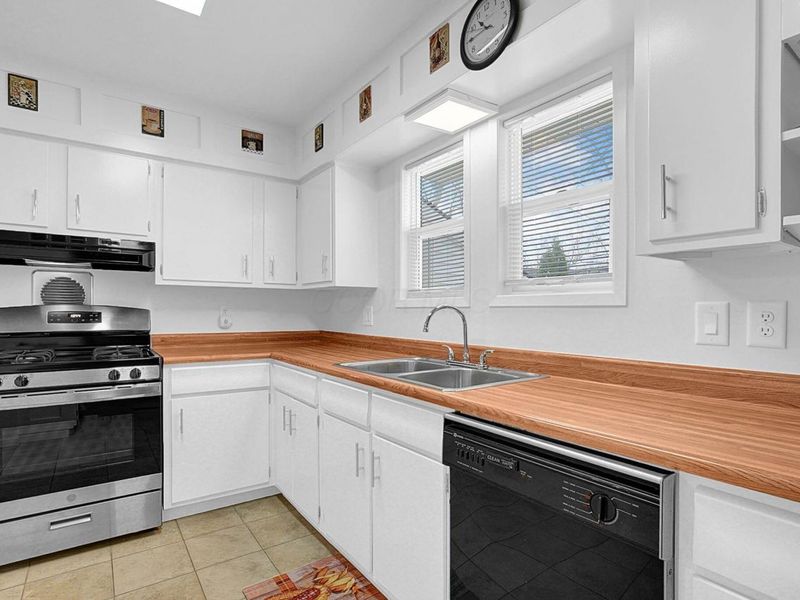 463 Darbyhurst Road , Columbus, OH 43228 Photo 10