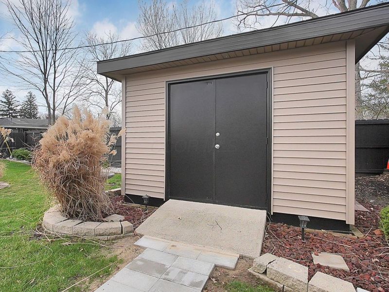 463 Darbyhurst Road , Columbus, OH 43228 Photo 24