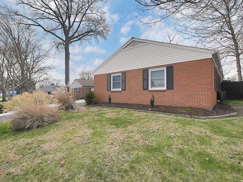 463 Darbyhurst Road , Columbus, OH 43228 Photo 3