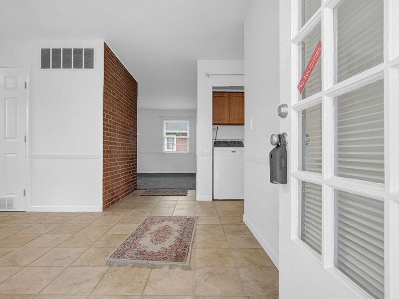 463 Darbyhurst Road , Columbus, OH 43228 Photo 5