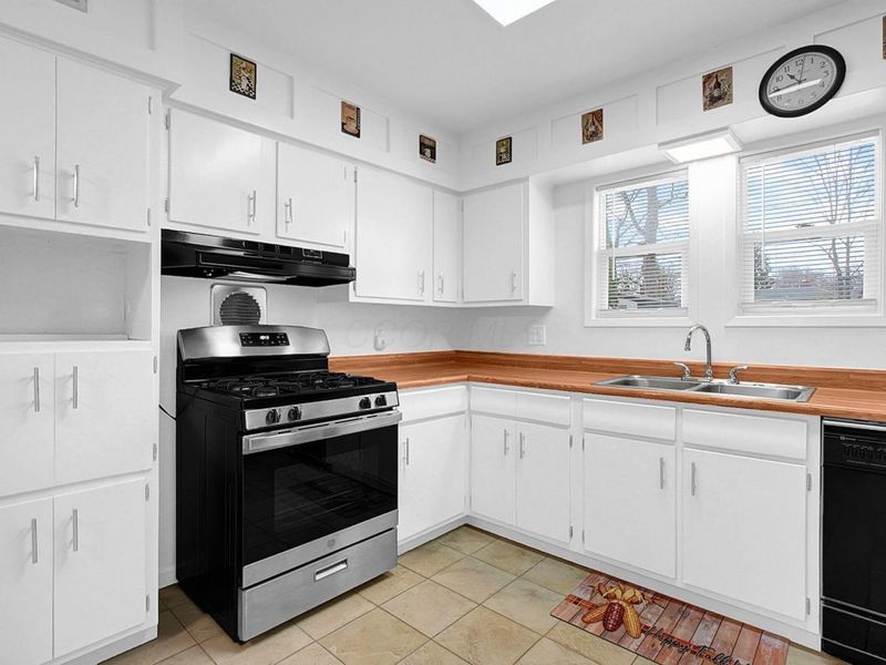 463 Darbyhurst Road , Columbus, OH 43228 Photo 7