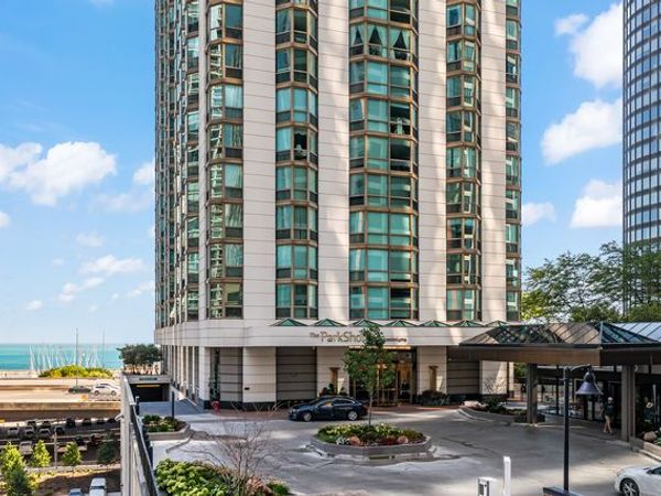 195 N Harbor Drive, Unit 3301, Chicago, IL 60601