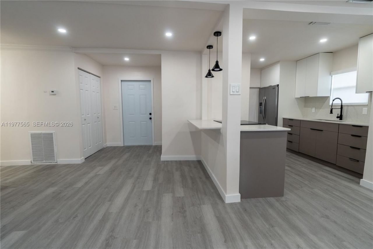 2250 NW 154th St, Miami Gardens, FL 33054 Photo