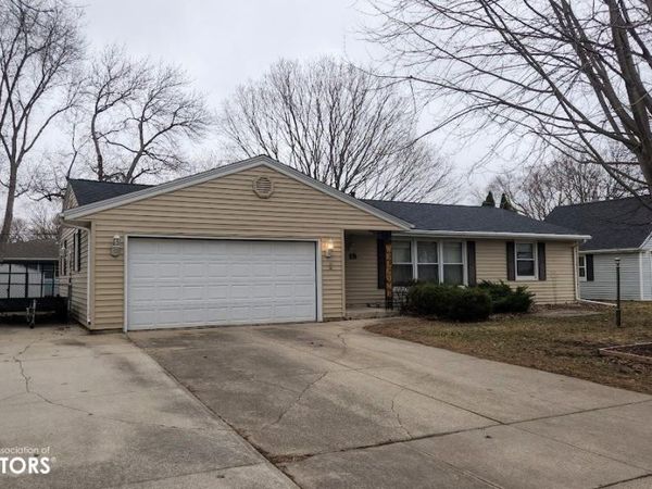 15 Lakeview Drive, Mason City, IA 50401