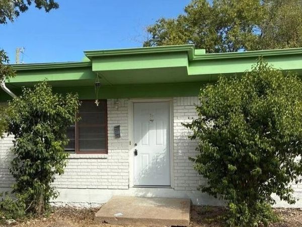 604 W 4th ST, Taylor, TX 76574