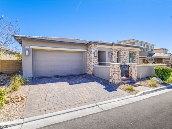 12329 Middle Creek Street, Las Vegas, NV 89138