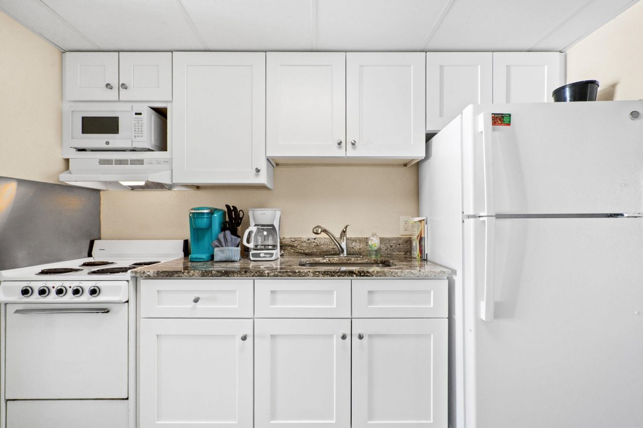 2300 N Ocean Blvd.  Photo 25