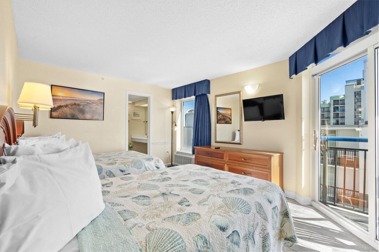 2300 N Ocean Blvd.  Photo 28