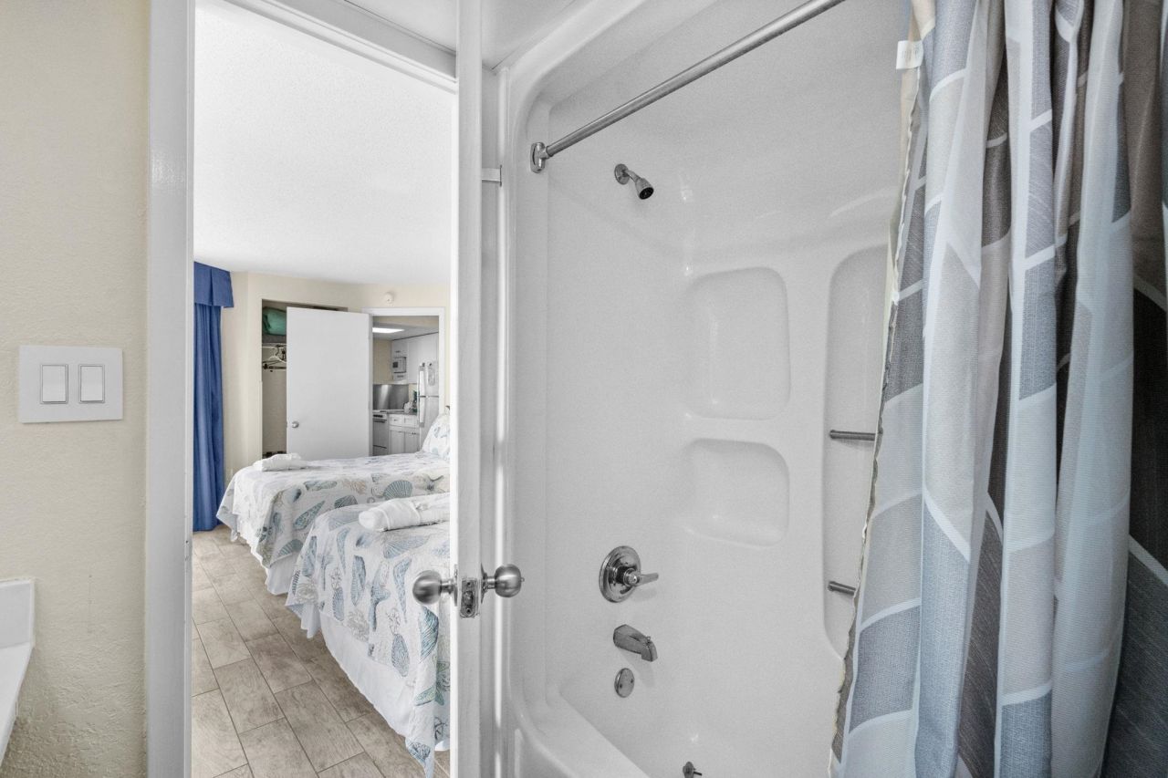 2300 N Ocean Blvd.  Photo 36