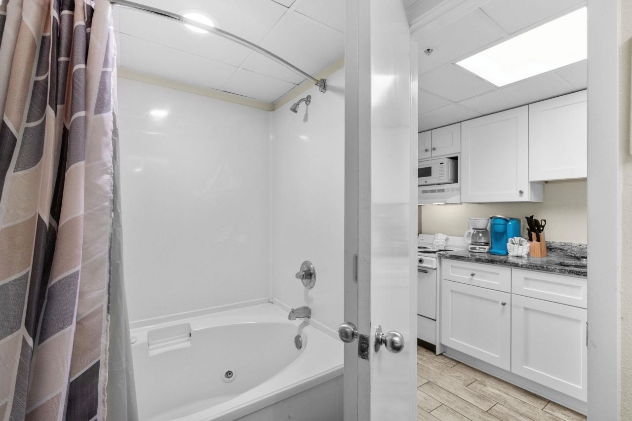 2300 N Ocean Blvd.  Photo 37