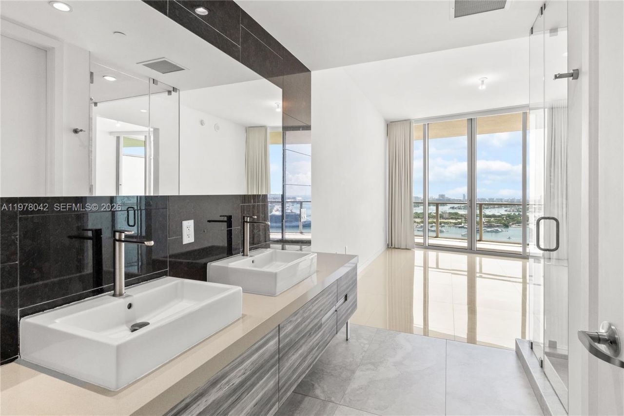 1100 Biscayne Blvd , Unit 3404, Miami, FL 33132 Photo