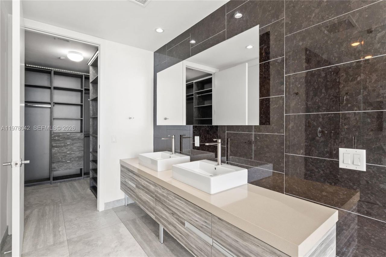 1100 Biscayne Blvd , Unit 3404, Miami, FL 33132 Photo