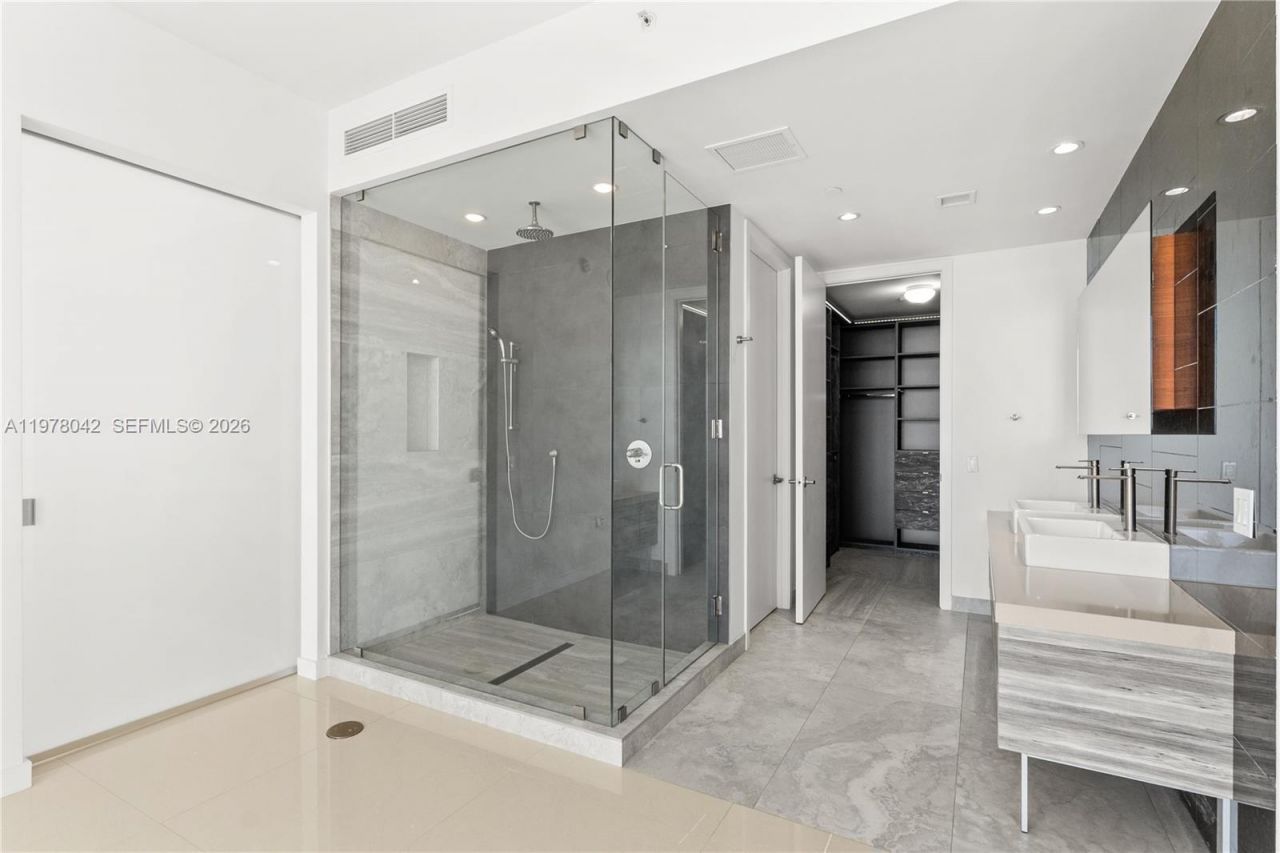 1100 Biscayne Blvd , Unit 3404, Miami, FL 33132 Photo