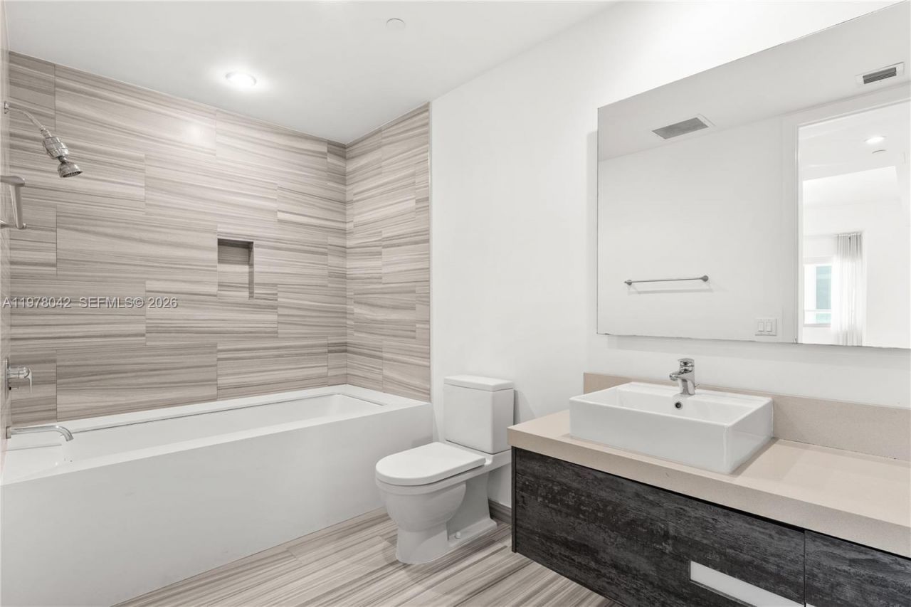 1100 Biscayne Blvd , Unit 3404, Miami, FL 33132 Photo