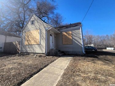 515 N 2ND Street, Pekin, IL 61554