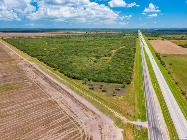 9815 US-181N, Skidmore, TX 78389