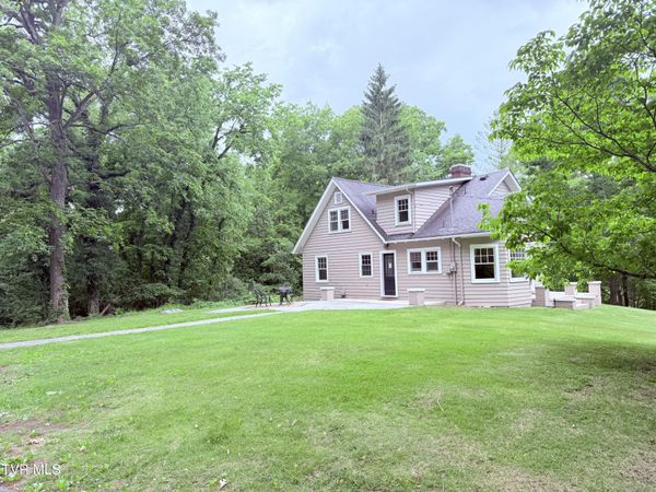 128 Shadowwood Lane, Elizabethton, TN 37643