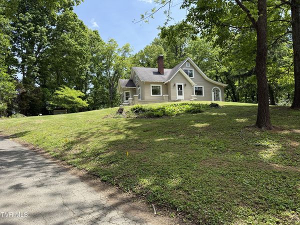 128 Shadowwood Lane, Elizabethton, TN 37643