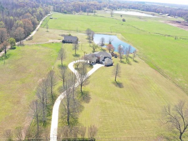 700 KEOUGH DR, Piperton, TN 38017