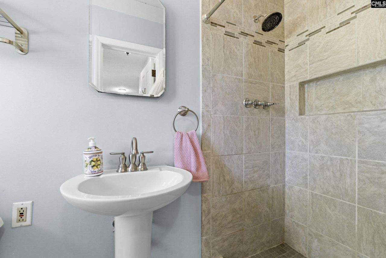 6627 Christie Road  Photo 19