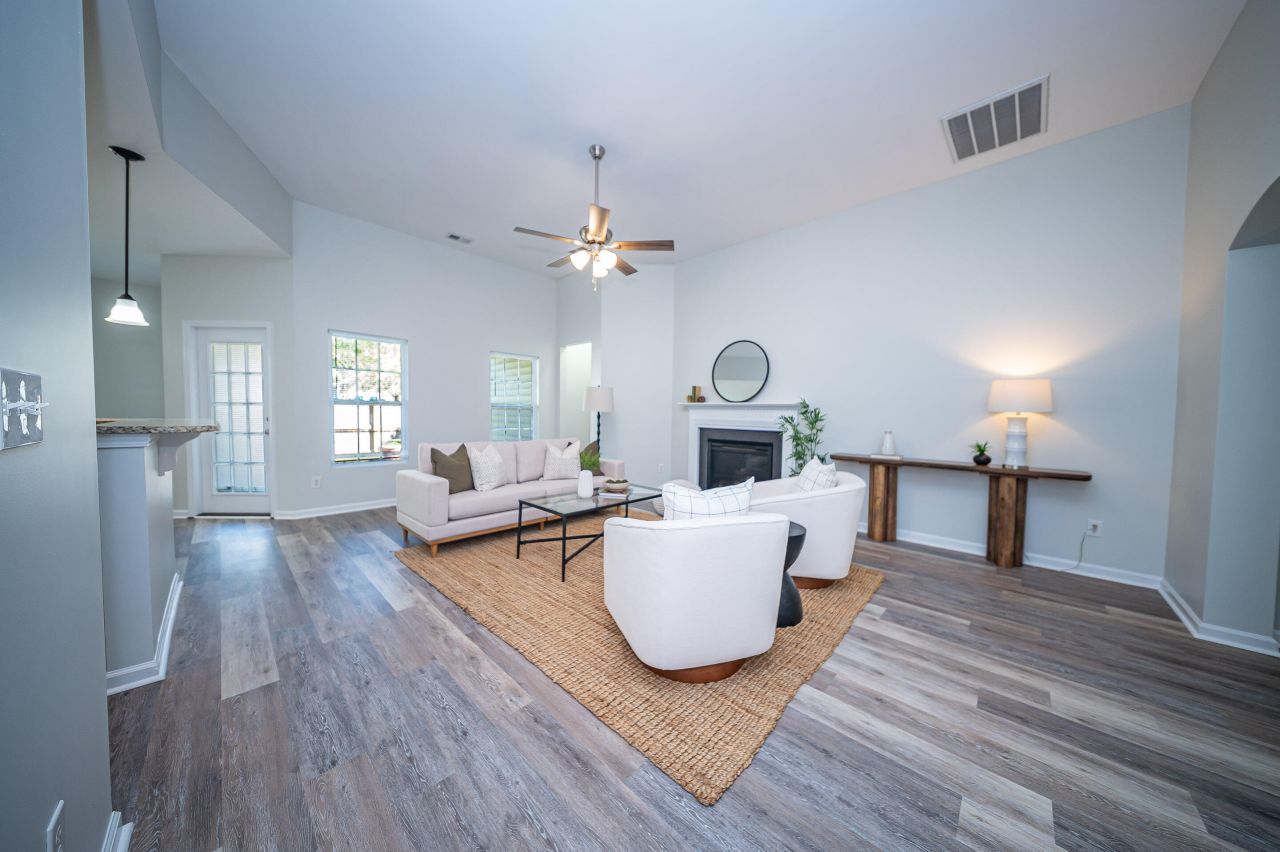 402 Pomegranate Drive Photo 11