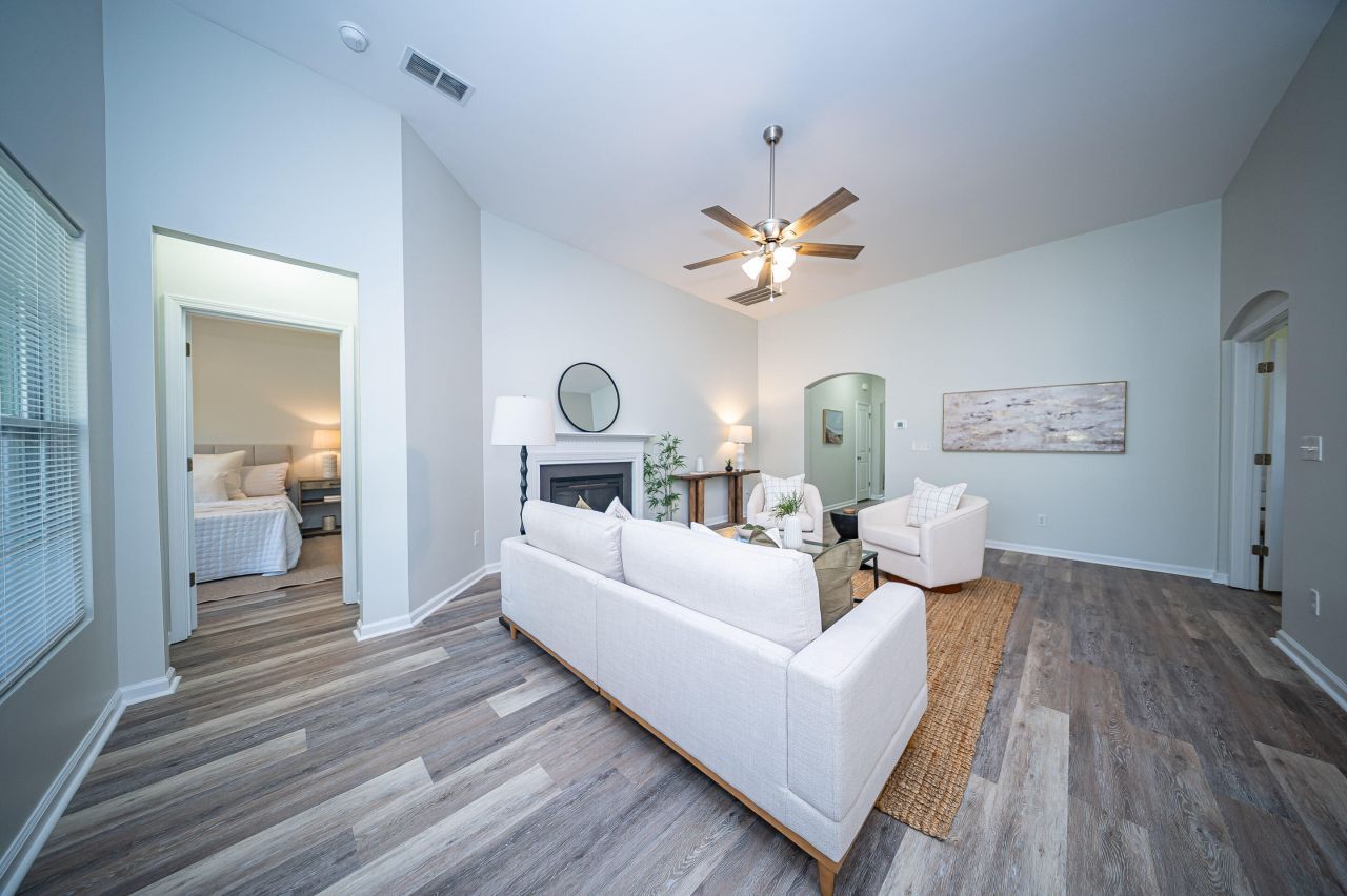 402 Pomegranate Drive Photo 12