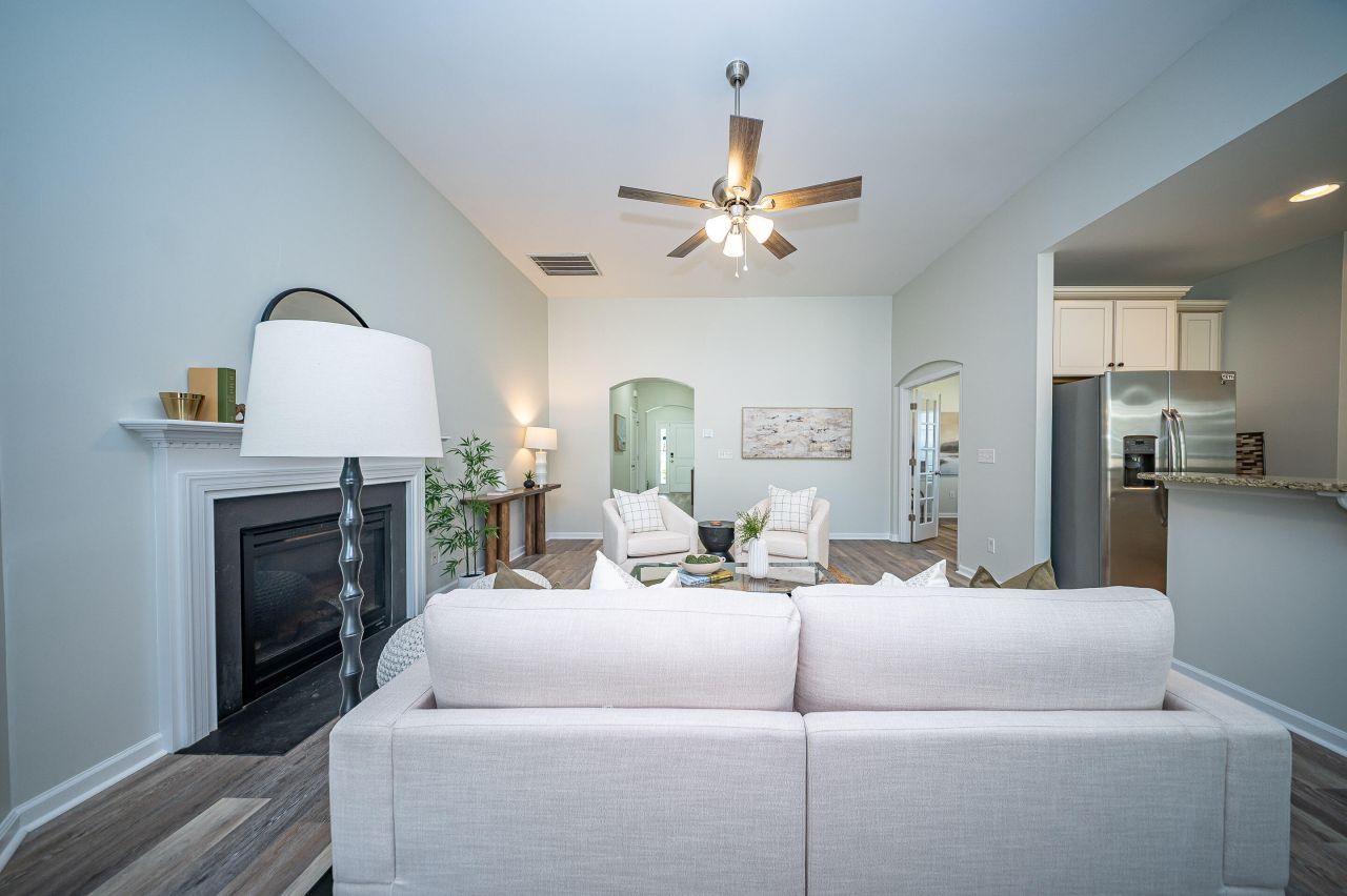 402 Pomegranate Drive Photo 13