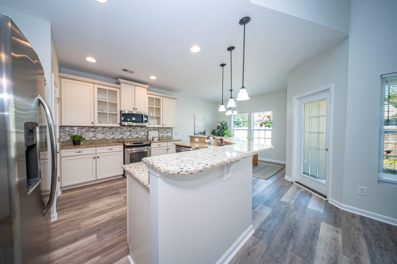 402 Pomegranate Drive Photo 14