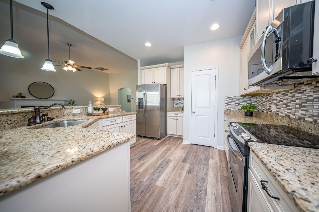 402 Pomegranate Drive Photo 16