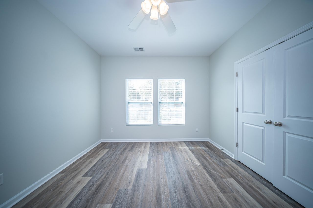 402 Pomegranate Drive Photo 36