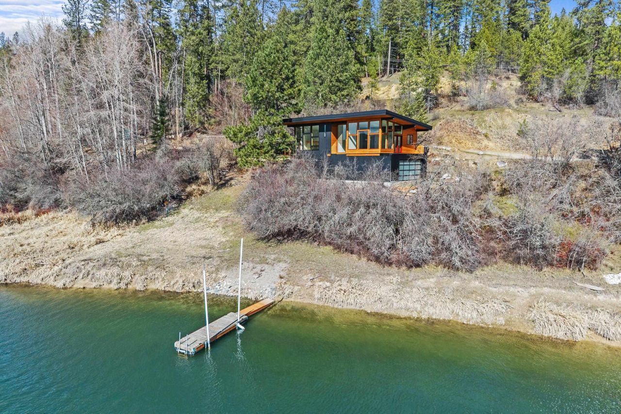 300 Cedar Ln primary photo