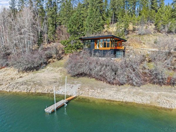 300 Cedar Ln, Newport, WA 99156