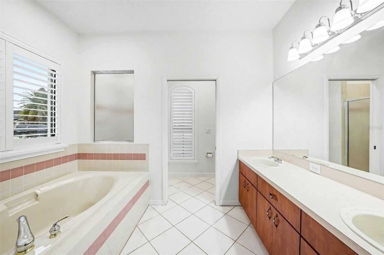 19216 Ridgelake Drive, Lutz, FL 33549 Photo
