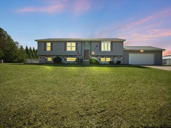 1551 Gilleevan Drive , Valparaiso, IN 46385