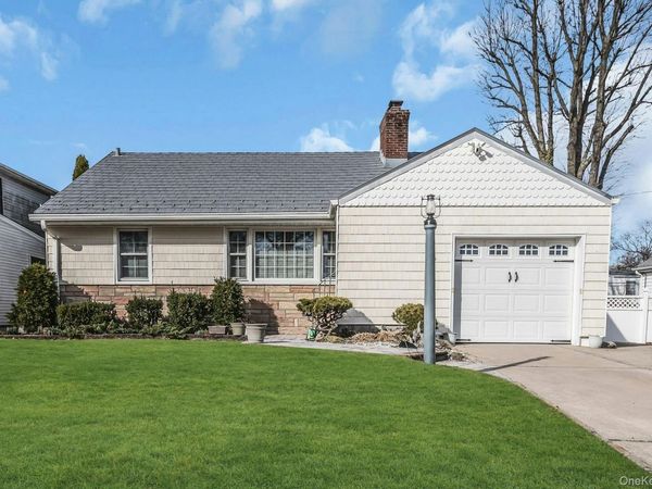 5 Sherwood Road, Glen Cove, NY 11542